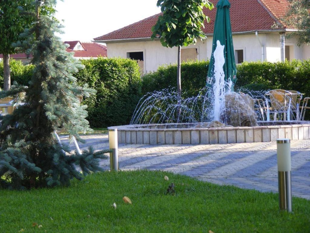 Hotel George Korce Exterior photo